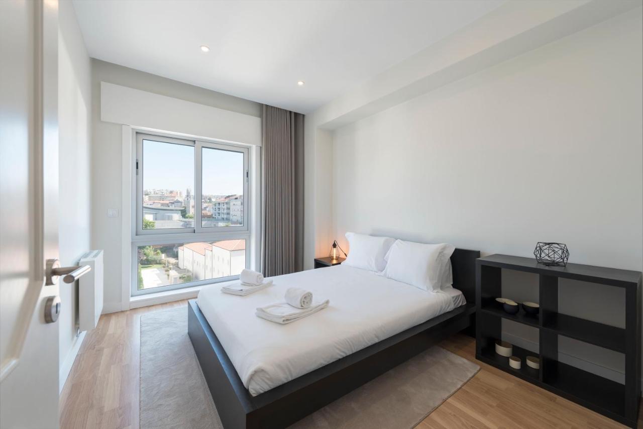 Lovelystay - Downtown Modern 2Br Flat With Free Parking Порту Экстерьер фото
