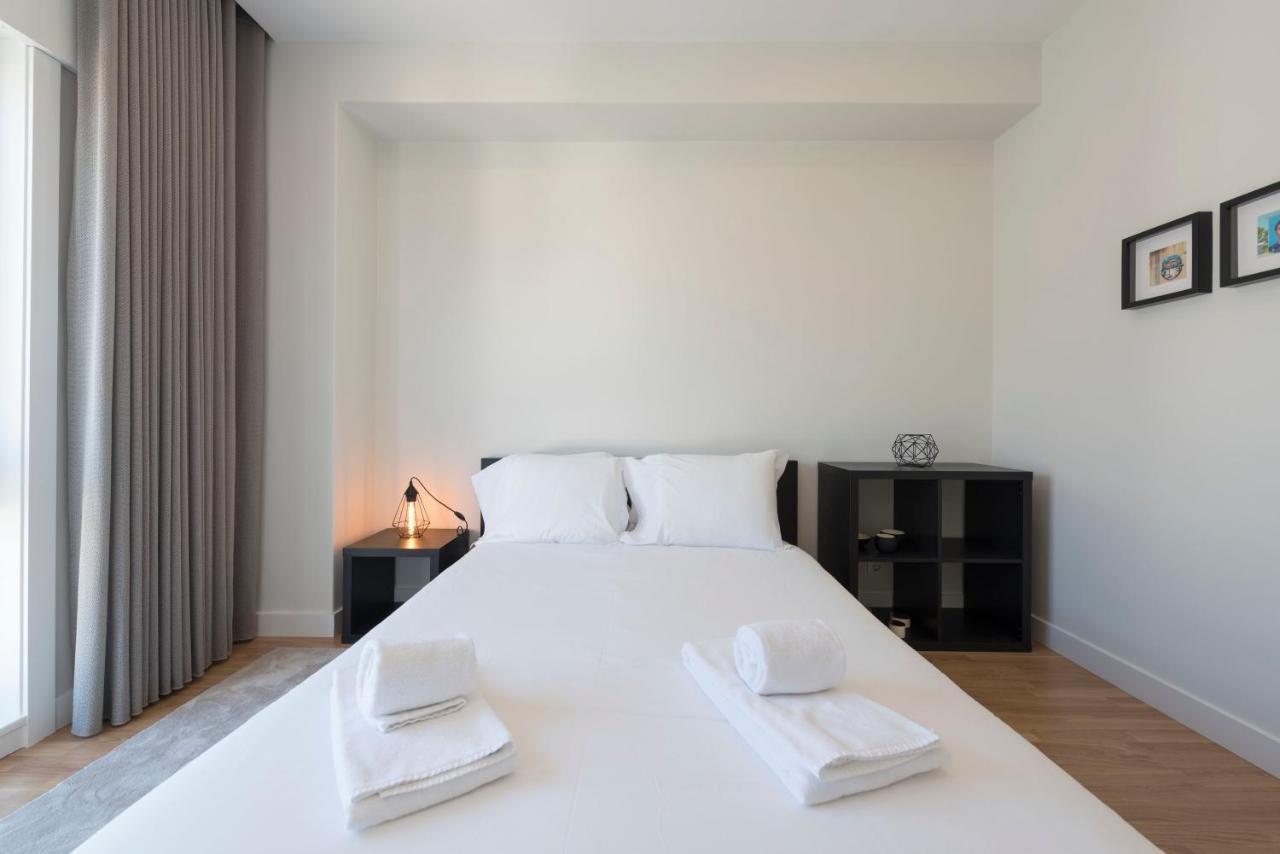 Lovelystay - Downtown Modern 2Br Flat With Free Parking Порту Экстерьер фото