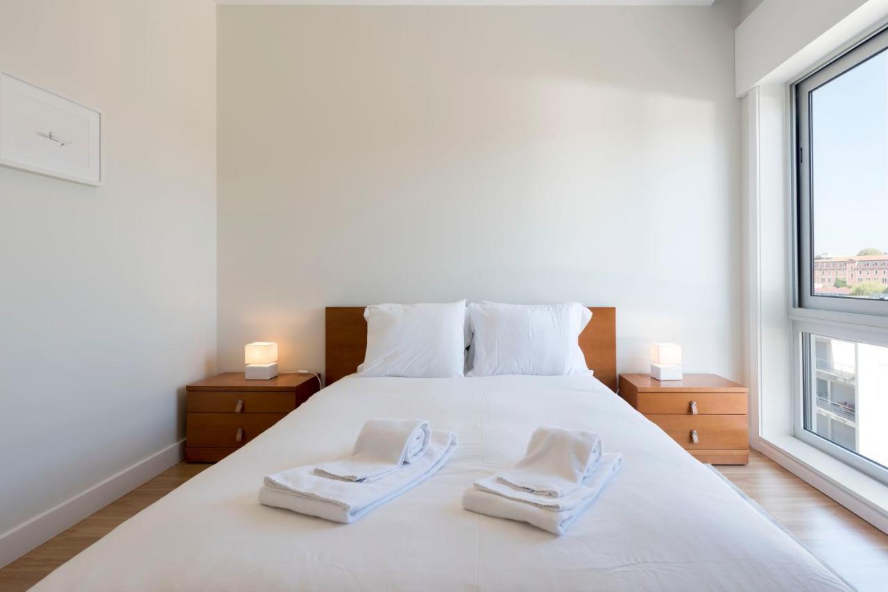 Lovelystay - Downtown Modern 2Br Flat With Free Parking Порту Экстерьер фото