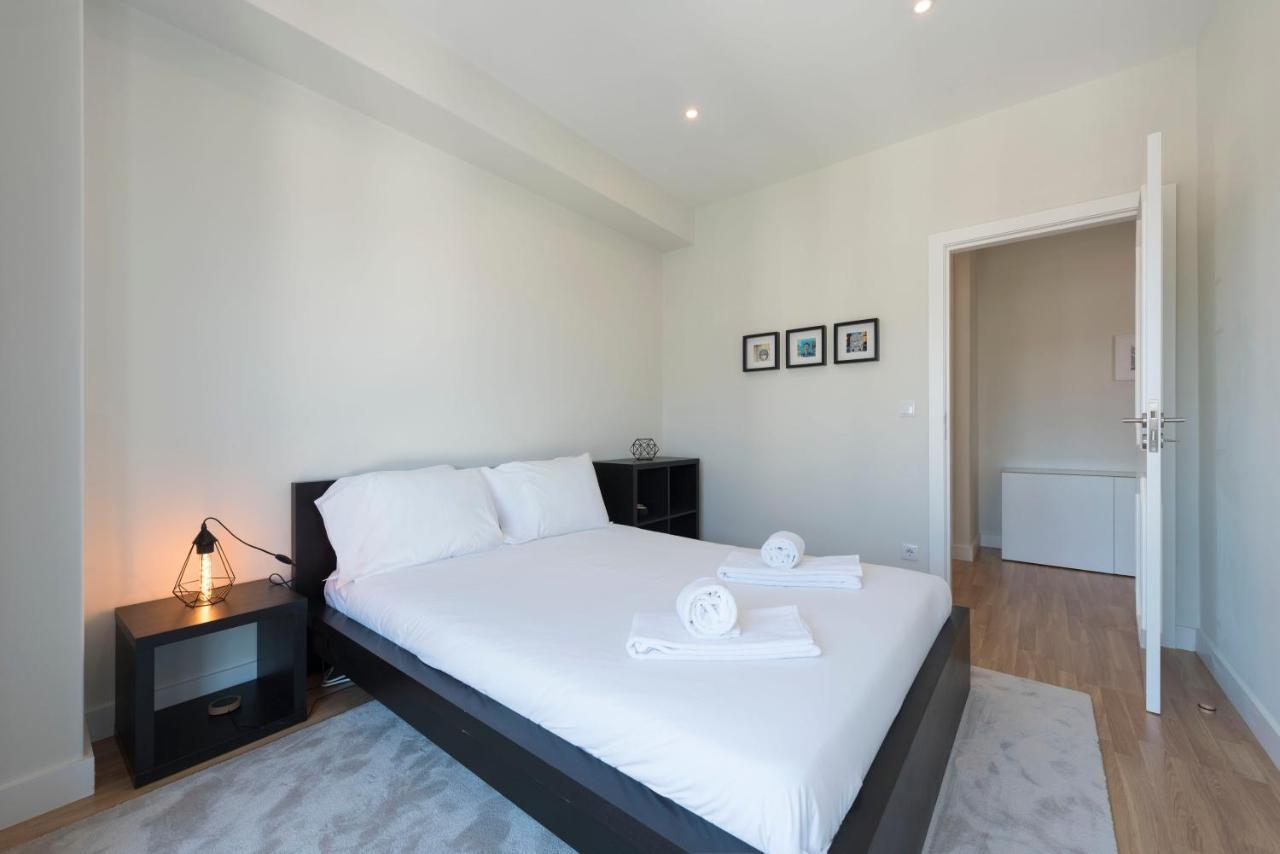 Lovelystay - Downtown Modern 2Br Flat With Free Parking Порту Экстерьер фото